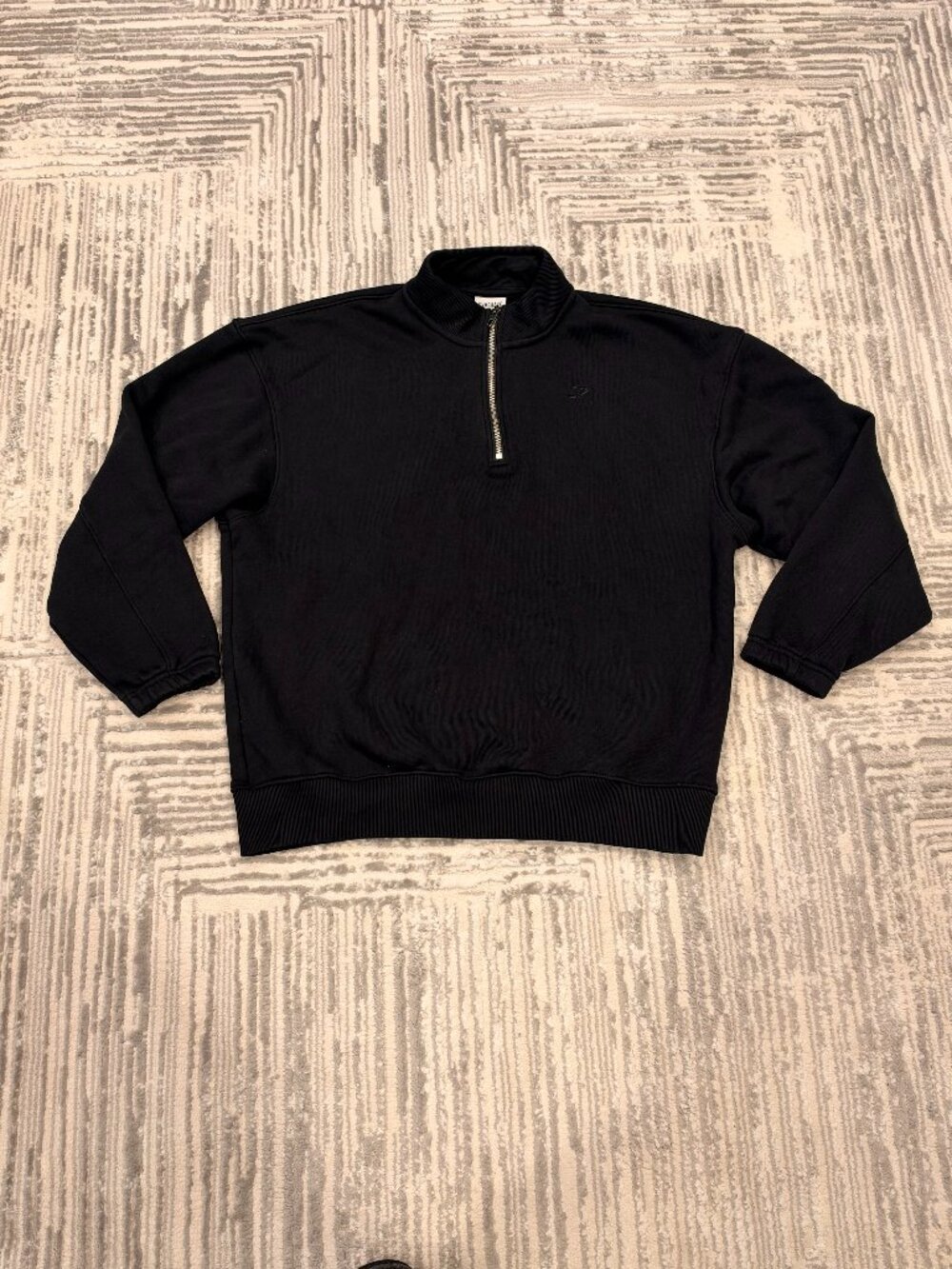 New Gymshark "Rest Day" women's large black 1/4 zip pullover MSRP $60
